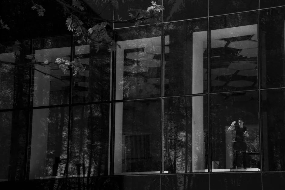 creative-03 the man cleaning windows